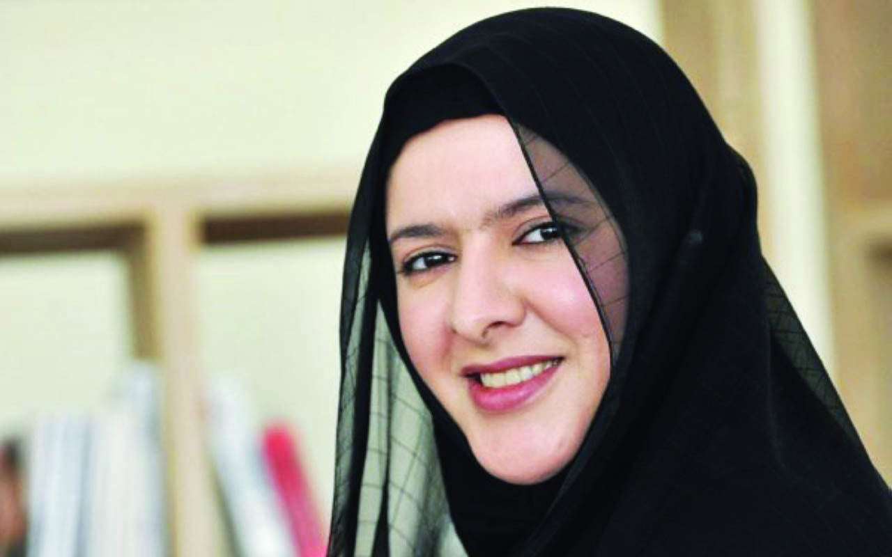الفنانة الإماراتية عزة القبيسي