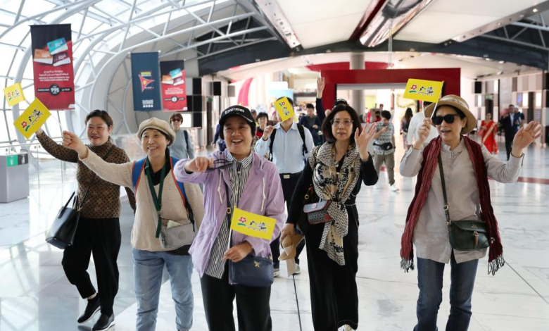 السياح الصينيون يتوافدون على دبي