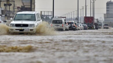 أمطار رعدية وسيول وأمواج عالية تضرب السعودية