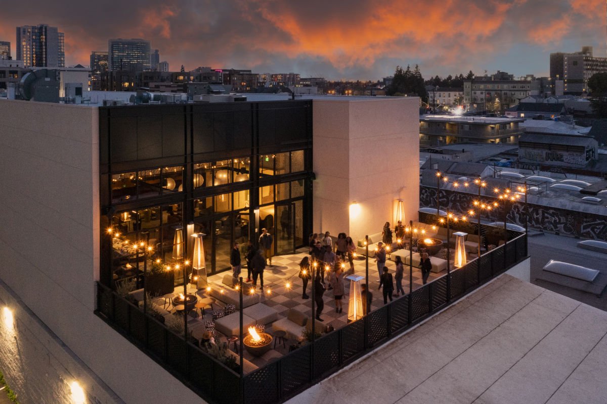 بار ولونج هاي فايف HI FIVE Rooftop