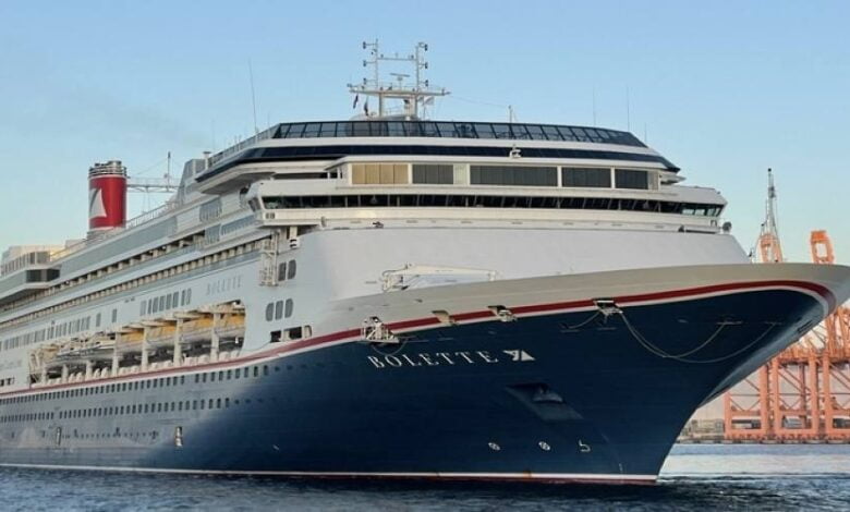 ميناء صلالة يستقبل سفينة سياحية