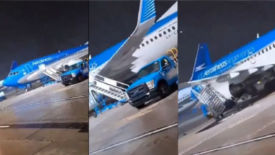 عاصفة شديدة تحريك طائرة