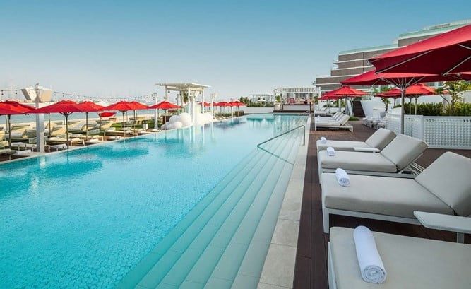 منتجع “Th8” شاطئ النخلة دبي