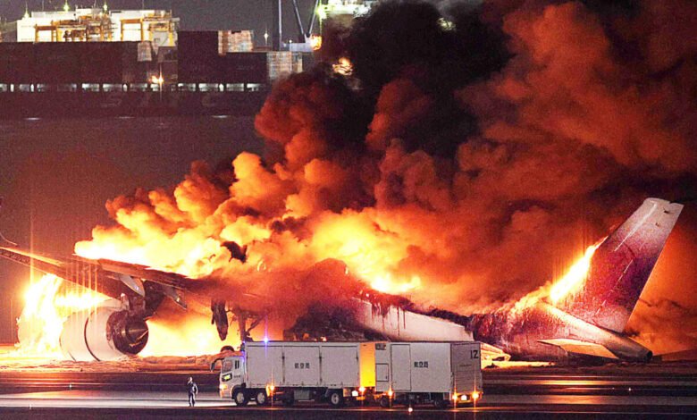 طائرة مطار هانيدا بطوكيو