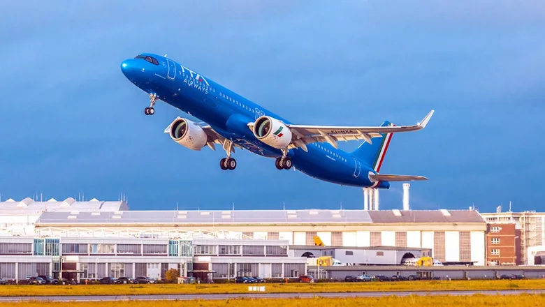 الطيران بين بنغازي وروما