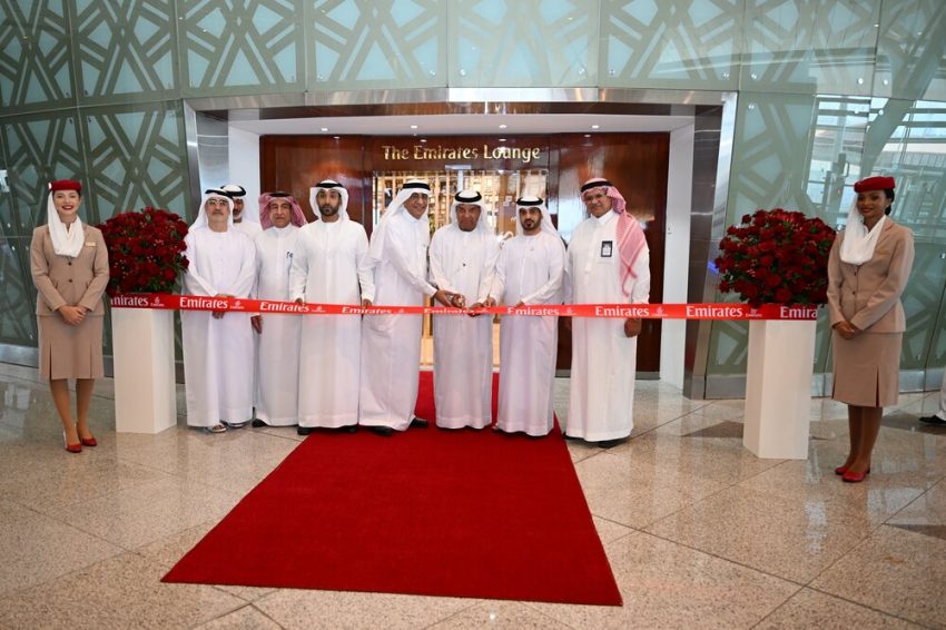 طيران الإمارات تفتتح صالة ركاب في جدة
