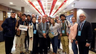 ركاب الترانزيت يتجولون بإسطنبول