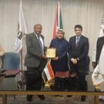 جانب من التوقيع