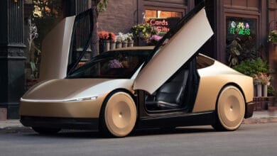 سيارة بلا مقود أو دوّاسات