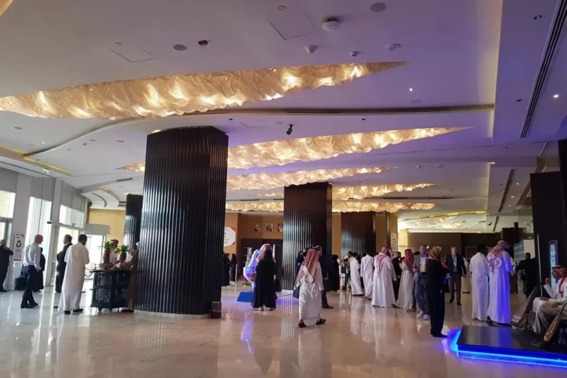 قمة "IAAPA"