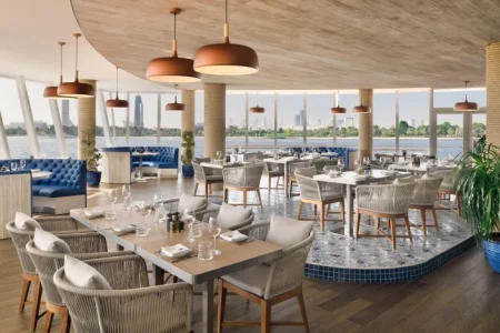 مطعم بوردووك بمنتجع خور دبي