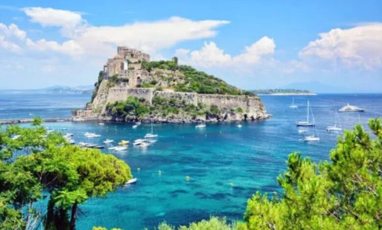 جزيرة إيشا الإيطالية