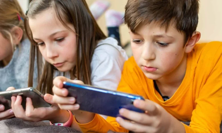 مستخدمي الهواتف في الصغر