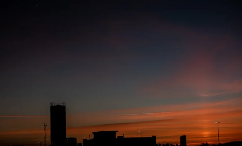 مصدر الضوء قد يكون طبيعيًا كالشمس