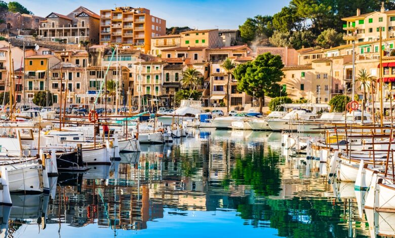 ميناء سولير في جزيرة مايوركا الإسبانية