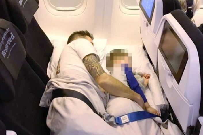 تحويل مقعد الطائرة إلى سرير