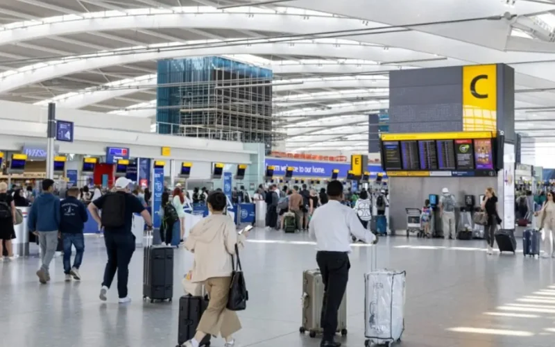 مطار هيثرو يسجل تراجعاً يتجاوز 50% في رحلات الشرق الأوسط