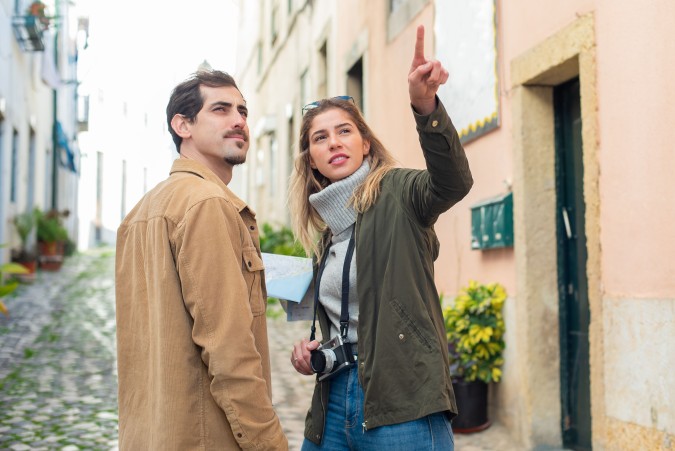تعرف على 5 فوائد تقدمها الإقامة مع عائلة محلية أثناء السفر