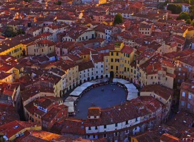 مدينة إيطالية يسكنها 90 ألف نسمة وتضم أسواراً من عصر النهضة
