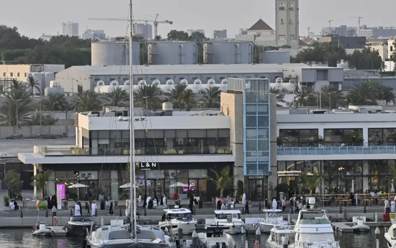 نادي جدة لليخوت يقدم 3 تجارب تجمع الإبحار والتدريب والترفيه على البحر الأحمر
